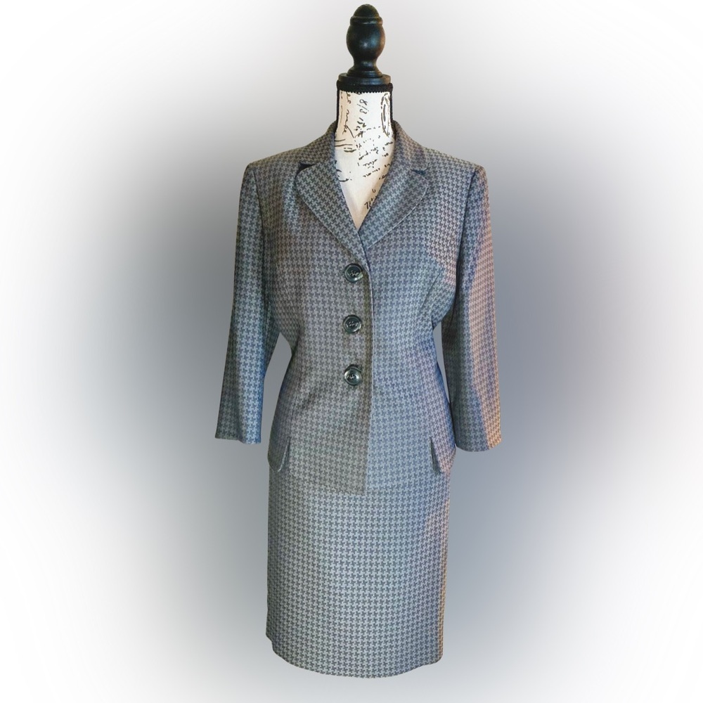 Le Suit Gray Houndstooth Skirt Suit Set
